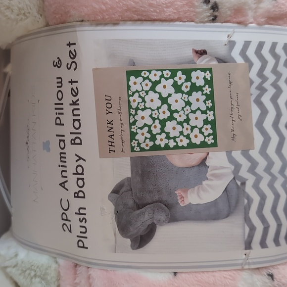 2PC Pillow & Blanket set - Picture 2 of 5